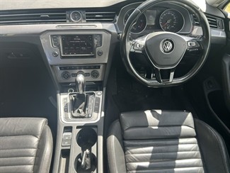 2016 Volkswagen Passat - Thumbnail