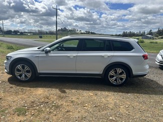 2016 Volkswagen Passat - Thumbnail