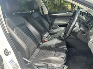 2016 Volkswagen Passat - Thumbnail