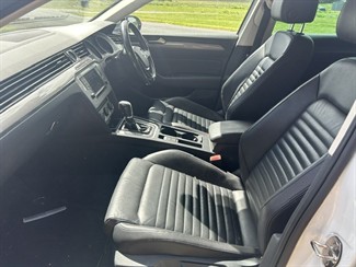 2016 Volkswagen Passat - Thumbnail