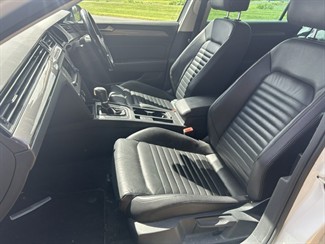 2016 Volkswagen Passat - Thumbnail