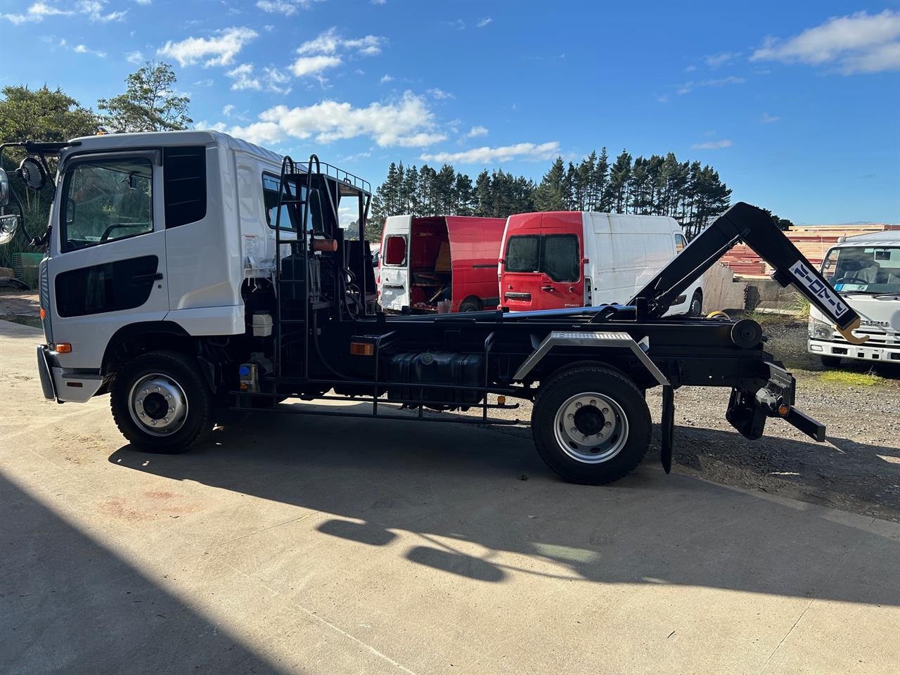 2014 Nissan UD Hookloader