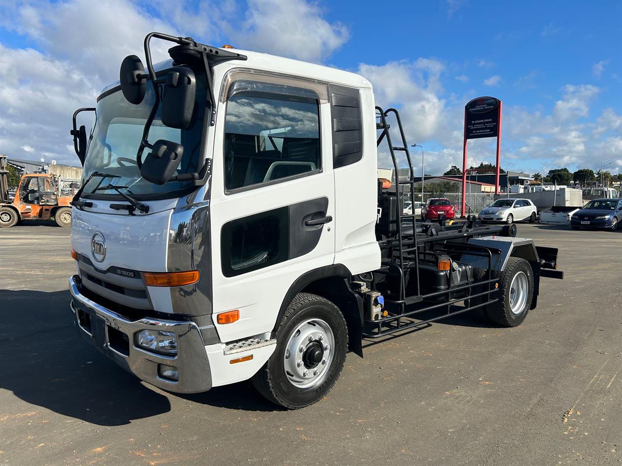 2014 Nissan UD Hookloader