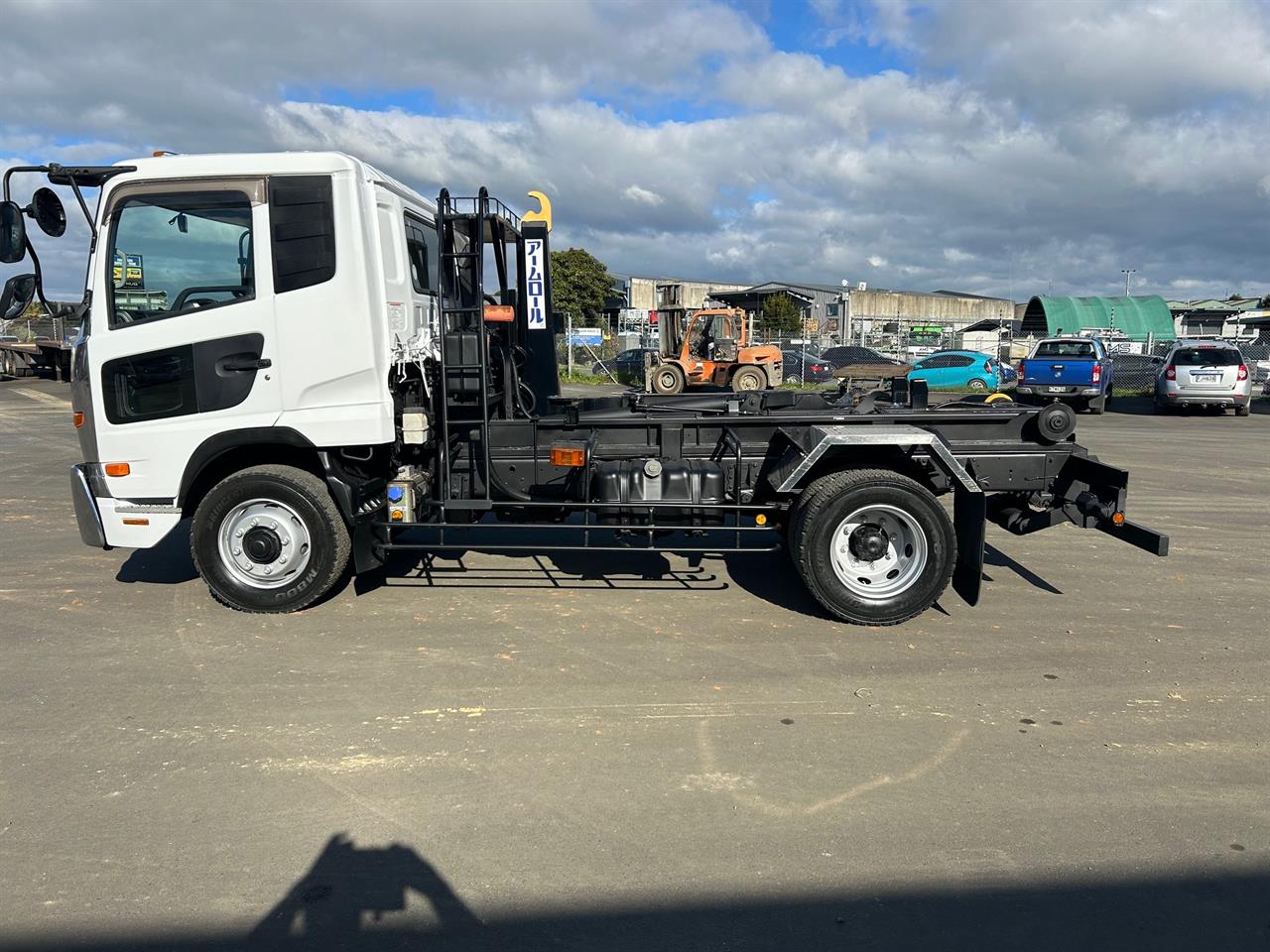 2014 Nissan UD Hookloader