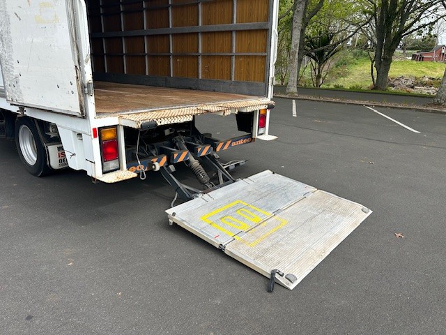 2012 Isuzu Elf