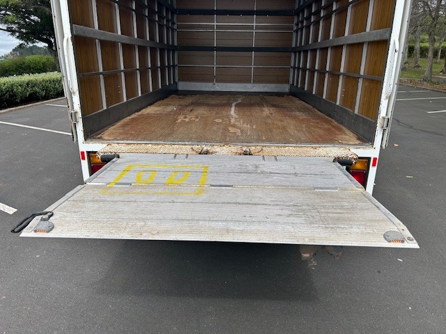 2012 Isuzu Elf