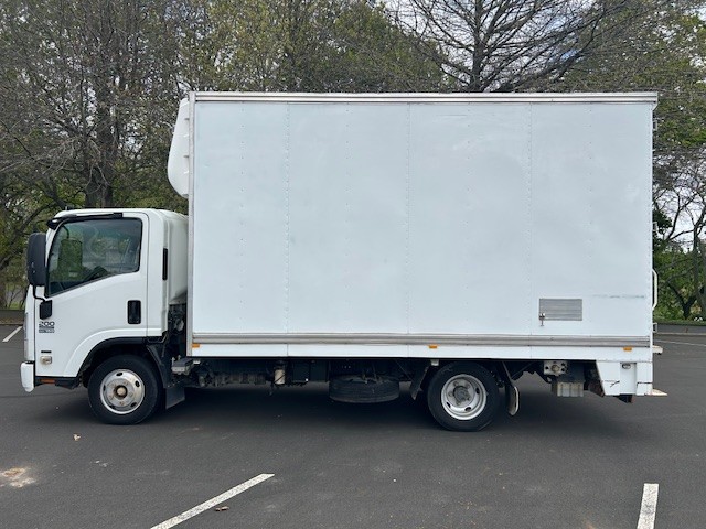 2012 Isuzu Elf