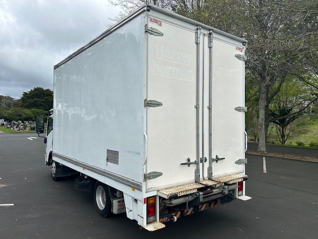 2012 Isuzu Elf