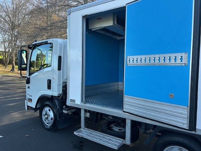 2023 Isuzu Elf