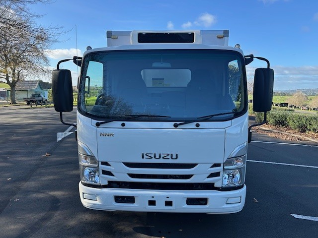 2023 Isuzu Elf