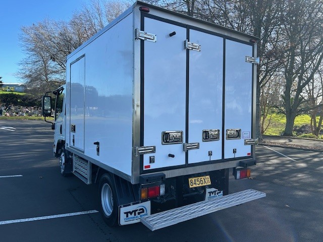 2023 Isuzu Elf