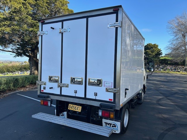 2023 Isuzu Elf