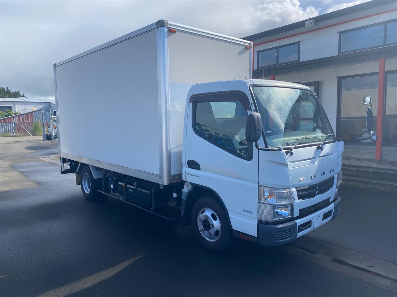 2016 Mitsubishi Canter