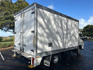 2022 Mitsubishi Canter - Thumbnail