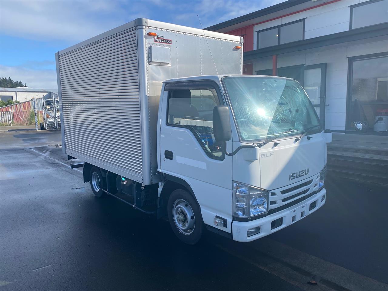 2018 Isuzu Elf