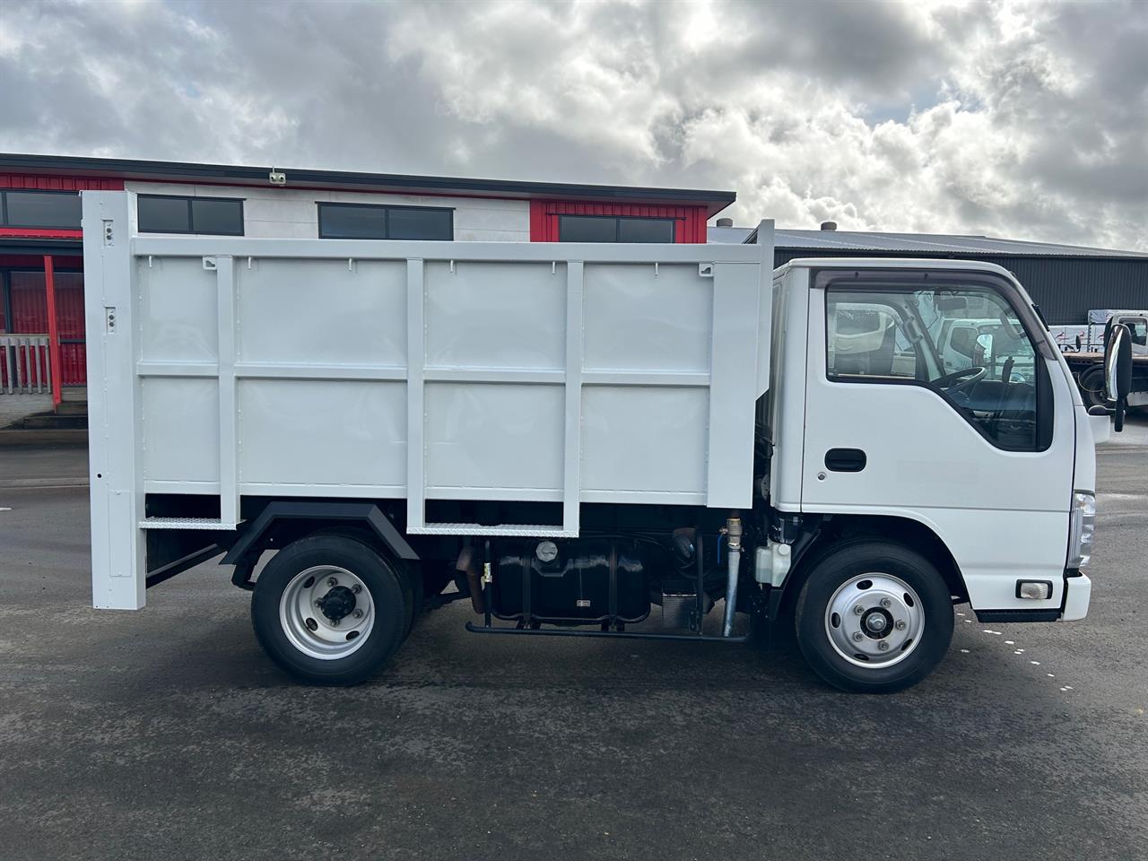 2017 Isuzu Elf Tipper Taillift