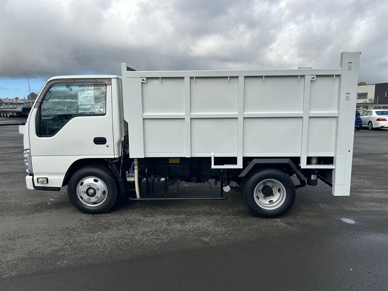 2017 Isuzu Elf Tipper Taillift